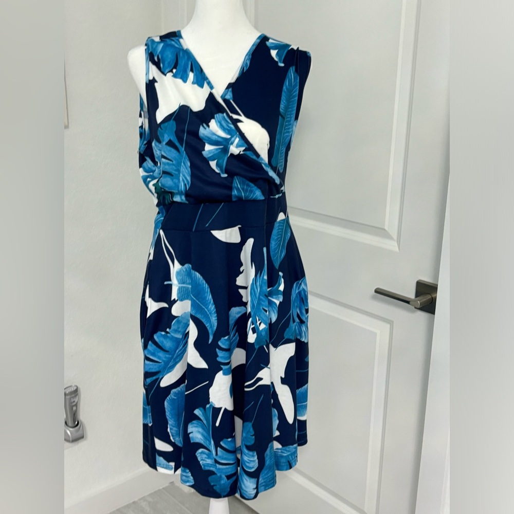 EUC Guberry Blue Floral Print Dress with side pockets Size L